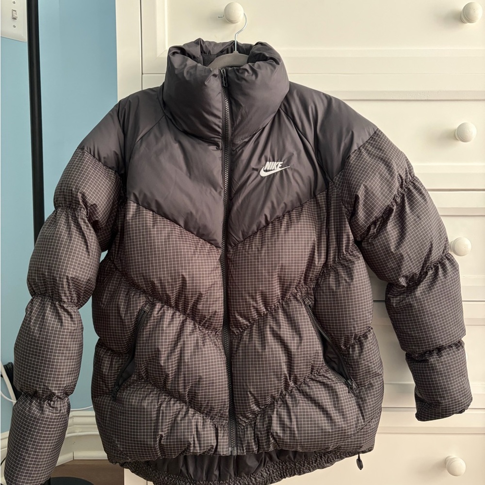 Nike Women's Black therma loose puffer